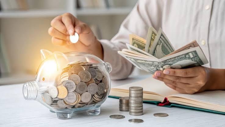 High-Yield Savings vs. Investment Portfolios Where to Park Your Money Now